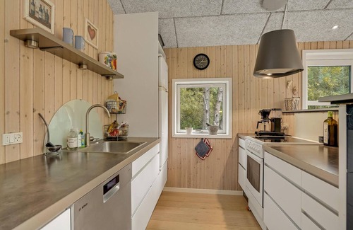 Dannemare House | Gorgeous home in Dannemare with kitchen