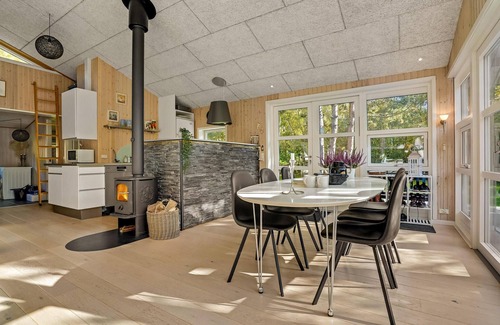 Dannemare House | Gorgeous home in Dannemare with kitchen