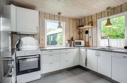 Ebeltoft House | Gorgeous home in Ebeltoft with kitchen