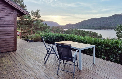 Gulen Municipality House | Gorgeous home in Eivindvik with WiFi