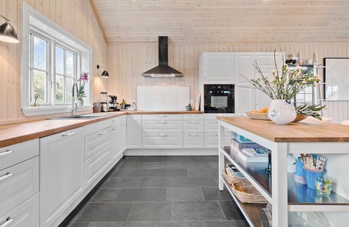 Ordrup House | Gorgeous home in Fårevejle with kitchen