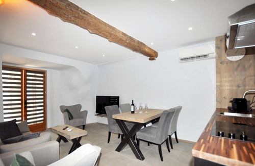 Montauriol House | Gorgeous home in Fourques with WiFi