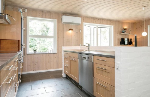 Helberskov Strand House | Gorgeous home in Hadsund with WiFi