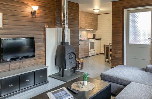 Offersøy House | Gorgeous home in Offersøy with sauna