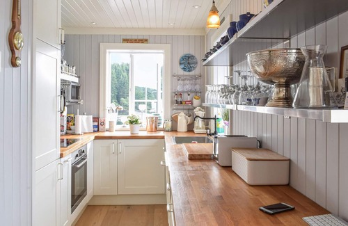 Os House | Gorgeous home in Os with kitchen