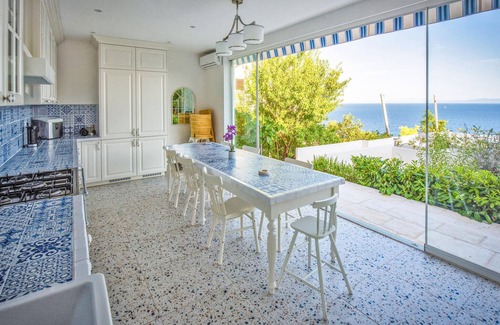 Pisak House | Gorgeous home in Pisak with WiFi