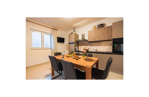 Rtina House | Gorgeous home in Razanac