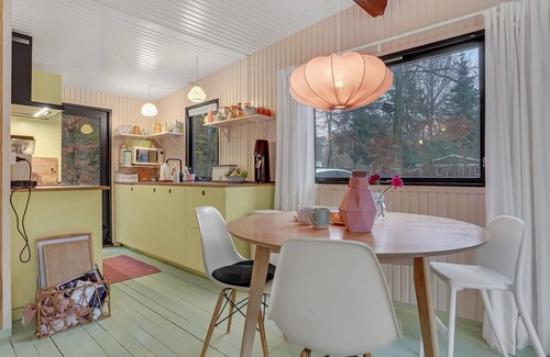 Strøby Ladeplads House | Gorgeous home in Strøby with kitchen