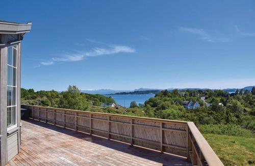 Torangsvag House | Gorgeous home in Torangsvåg with WiFi