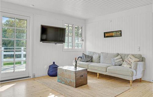 Holloselund House | Gorgeous Home In Vejby With Wifi