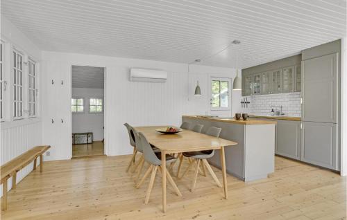 Holloselund House | Gorgeous Home In Vejby With Wifi