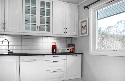 Lindas House | Gorgeous home in Vikanes with kitchen