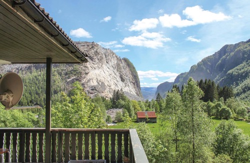 Lindas House | Gorgeous home in Vikanes with kitchen