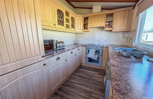 Skegness Cabin | Gorgeous lodge with decking at Southview Holiday Park in Skegness ref 33093V