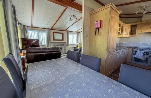 Skegness Cabin | Gorgeous lodge with decking at Southview Holiday Park in Skegness ref 33093V