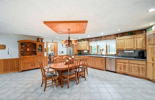 Mokena House | Gorgeous Log Home in Chicagoland!