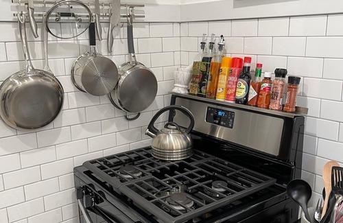 Alamitos Beach Apartment | Gorgeous Long Beach Apartment Walking Distance to Beach & Downtown