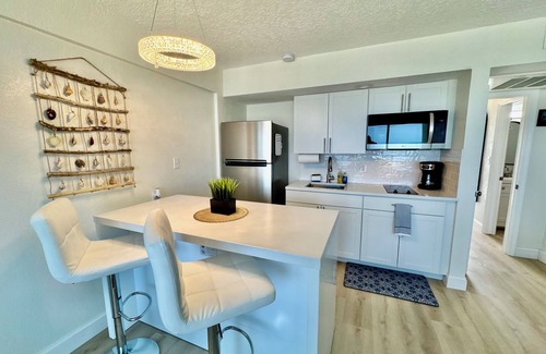 Davis Apartment | Gorgeous Oceanfront Coastal Bliss 1 BR Apartment with Private Balcony & Pool