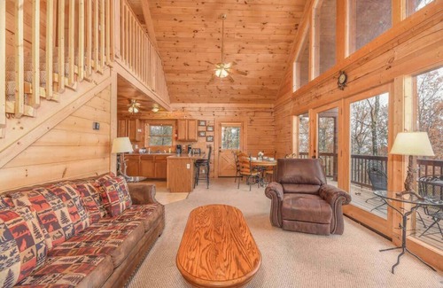 Gatlinburg - Pigeon Forge Cabin | Gorgeous View Cabin. Hot Tub. Privacy. Fireplace. Pool & Fishing Access!