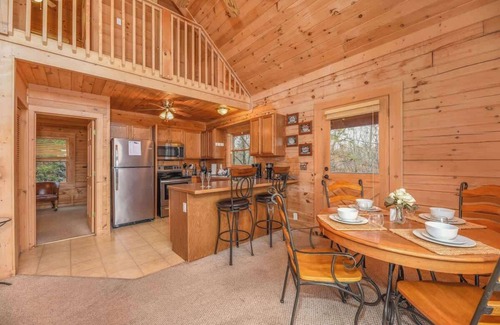Gatlinburg - Pigeon Forge Cabin | Gorgeous View Cabin. Hot Tub. Privacy. Fireplace. Pool & Fishing Access!