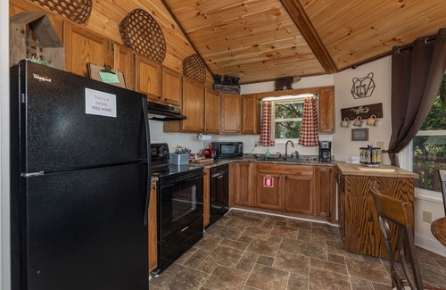 Gatlinburg - Pigeon Forge Cabin | Gorgeous View of Smoky Mountains from an oversized hottub - Unmatched view!