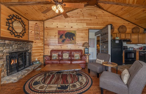 Gatlinburg - Pigeon Forge Cabin | Gorgeous View of Smoky Mountains from an oversized hottub - Unmatched view!