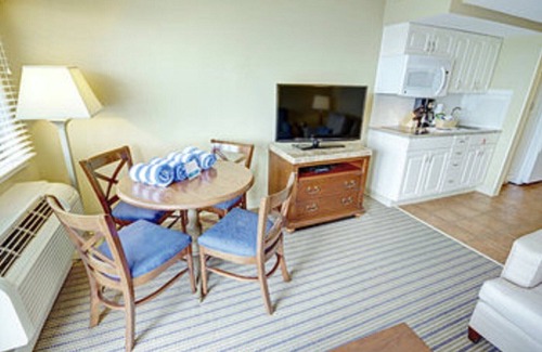 Newport Resort | Gorgeous Views from EVERY room, Be right on Newport Harbor