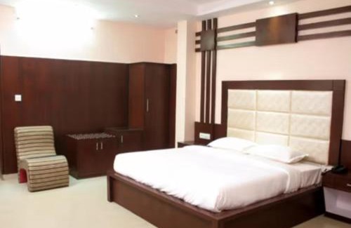 BHEL Township Hotel | Goroomgo Hotel Jasmine Haridwar