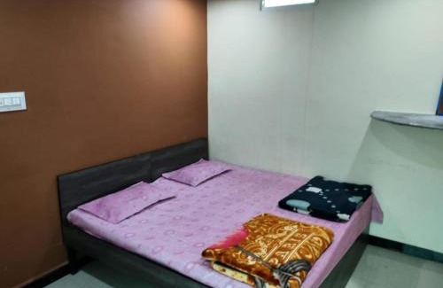 Ujjain Hotel | Goroomgo Hotel Kailash kuti Guest House Ujjain Near Shri Ram Ghat