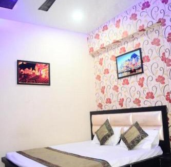 Varanasi Hotel | Goroomgo HR Guest House Varanasi Near Kashi Vishwanath Temple & Ghat - Best Hotel In Varanasi