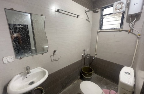 Rajula Hotel | Goroomgo Narayan Executive Gujrat