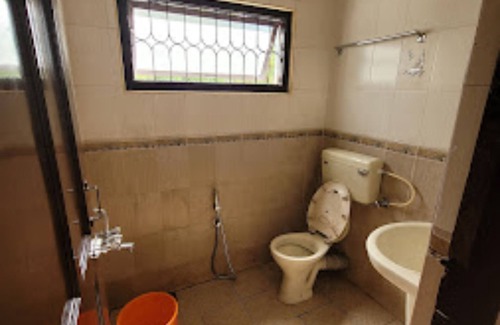 Moolakadai Hotel | Goroomgo Poopada Resort Kerala