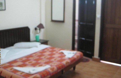 Moolakadai Hotel | Goroomgo Poopada Resort Kerala