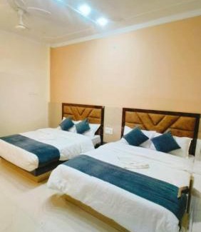 Varanasi Hotel | Goroomgo Prakash Residency Varanasi Near Kashi Vishwanath Temple and Ganga Ghat- Prime Location with Lift and Fully Air-Conditioned - Best Hotel In Varanasi