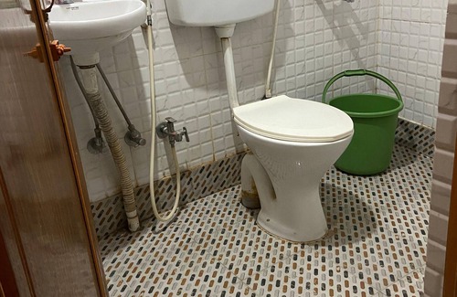 Kolkata Hotel | Goroomgo Vhyom Sky Palace Near Sakherbazar Metro Station Kolkata