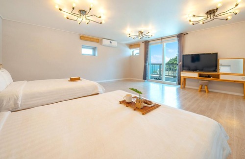 Goseong-gun House | Goseong Araenmaru Pension