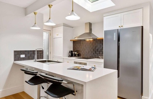 Hobart Central Business District Cottage | Goulburn Cottage - Comfort, Style and Location