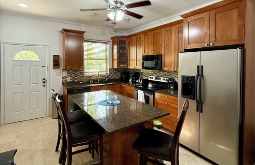 Grace Bay Hills House | Grace Bay Escape - Walk to #1 Beach & Grace Bay Strip. 2 Bedrooms, Shared Pool