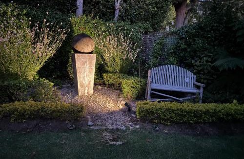 Constantia Apartment | GRACE COTTAGE Charming 2 Bed en-suite Cottage with Solar