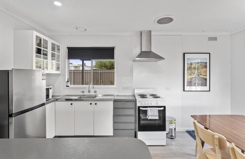 Ararat Apartment | Grampians Getaway with Your Furry Best Friend