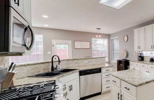 Grand Prairie House | Grand 6BR/2.5B Home with Pool, Grill & Game Room