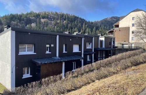 Laveissiere Ski Chalet | Grand chalet mitoyen dans secteur calme et ensoleillé - FR-1-787-38