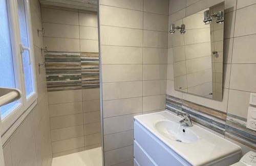 Laveissiere Ski Chalet | Grand chalet mitoyen dans secteur calme et ensoleillé - FR-1-787-38
