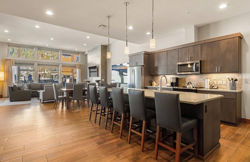 Boulder Ridge Condo | Grand Colorado on Peak 8 2 BD Colorado ski-in/out