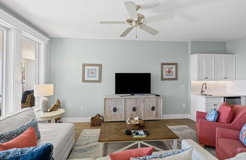 Baytowne Wharf Condo | Grand Complex Serenity: 3BR | 3BA Oasis with Bayfront Views at Sandestin Golf and Beach Resort!