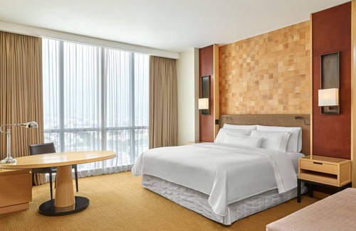 San Isidro Centro Financiero Hotel | Grand Deluxe King at The Westin Lima Hotel & Convention Center! Indoor Pool