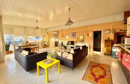 Konyaalti Apartment | Grand, Deluxe Pvt Room with Workspace & En-Suite, near Konyaaltı Beach