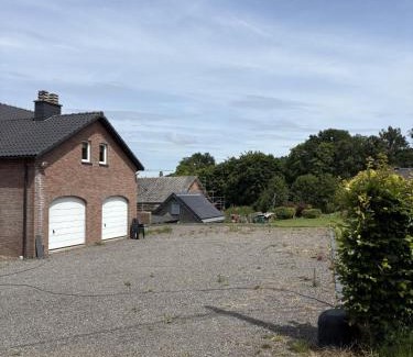 Stavelot House | Grand gîte calme à proximité du circuit de Spa-Francorchamps - Gîte la Bruyère