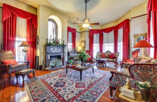 Palatka House | Grand Gables Home 1 Block to St Johns River!