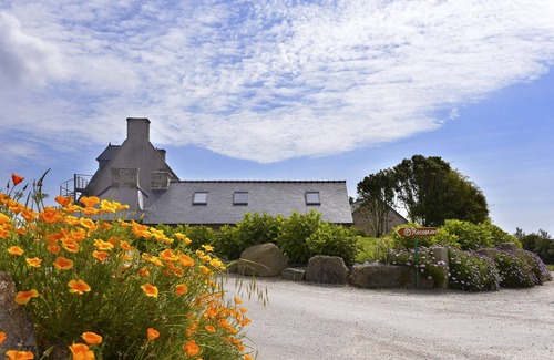 Plouarzel Cottage | GRAND GITE Modulable sleeps 10 to 28